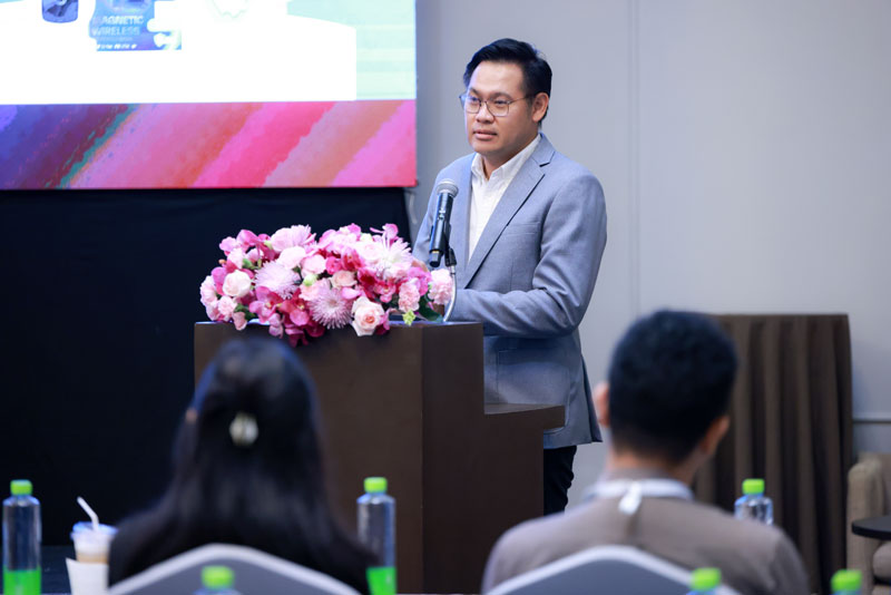 คุณสถาปัตย์ วิจิตรพันธุ์ กรรมการผู้จัดการ บริษัท ซินเนอร์จี้ซอฟต์ โซลูชั่น จำกัด กล่าวเปิดงาน​